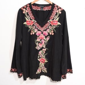 Faith and Zoe Women's Floral Embroidered V-neck Black Tunic Blouse Small